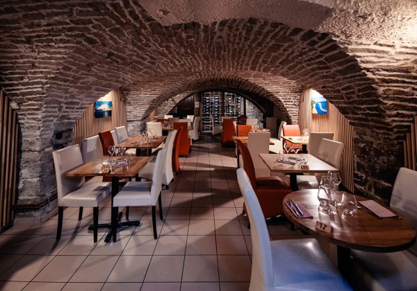 70e8dcbf4d38a63f7775a36eca5227bb--LaureBphotographie-Salle-voutee-2-1600x0