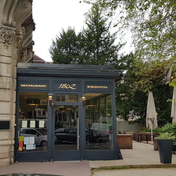 la-brasserie-et-ses-abords